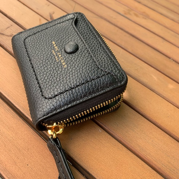 Marc Jacobs Empire Leather Zip Wallet - Picture 6 of 7